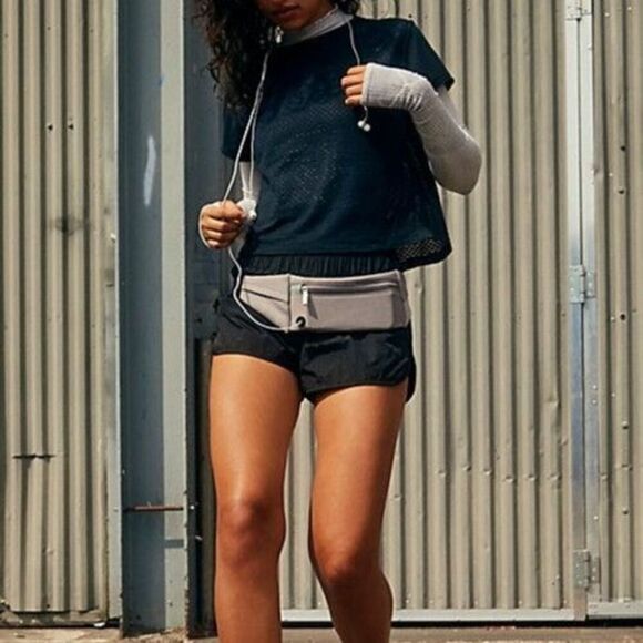 Free People Movement OB1563663 Womens Sz M/L Ice Bath Gray Runner Sling Belt Bag - Picture 9 of 9